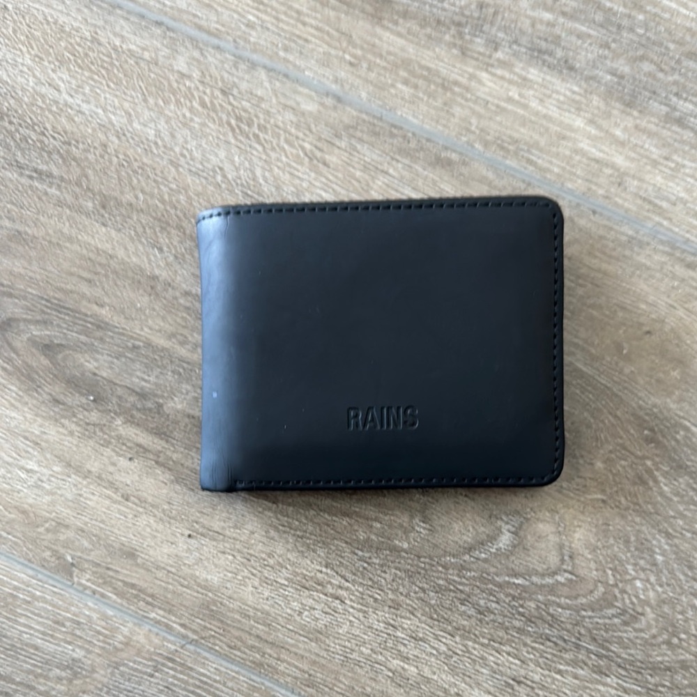 Rains Black Key & Card Holder Minimalist Design
